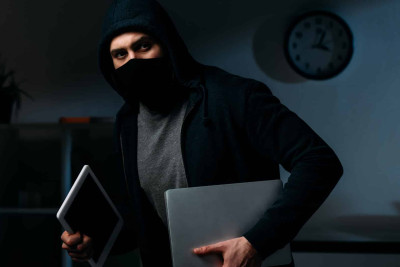 Nərimanov rayonunda Tibbi-Sosial Ekspert Komissiyasının binasında oğurluq hadisəsi baş verib