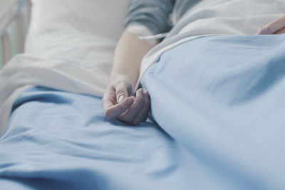 Xəzər rayonunda oğul anasının üstünə qaynar su töküb