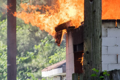 Suraxanı rayonunda qaraj yanıb