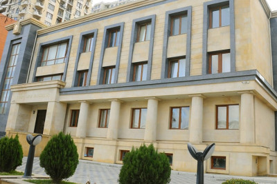 Polislərin avtomobilini vuraraq qaçmaq istəyən şəxslərin işi məhkəməyə göndərilib