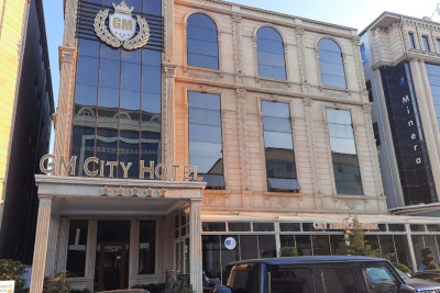 Bakıda otel mühafizəçisi otaqların birində kişi meyiti tapıb