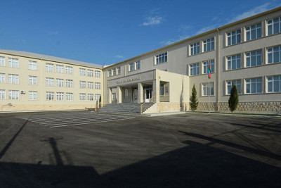 Bakıda şagird pəncərədən tullanaraq xəsarət alıb