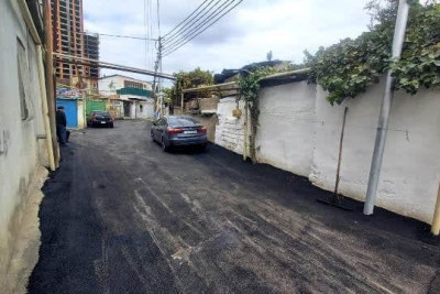 Nəsimi rayonunda məhəllədaxili yollara və dalanlara asfalt örtüyü vurulur