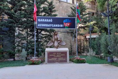 Bakıda Xarıbülbül abidəsi inşa olunub