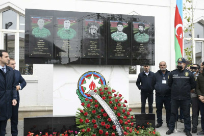 Xətai rayonunda 165 nömrəli məktəbdə şəhidlərin adına abidə kompleksi tikilib