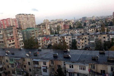 Nəsimi rayonunda təmir işləri keçirilir, dam örtükləri yenilənir
