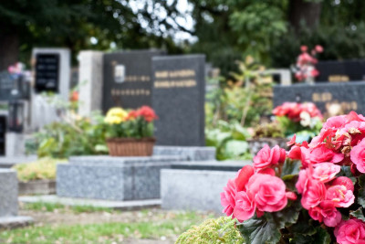 Qəbir daşları düzəldən şəxs qəbiristanlıqdan məzar daşlarını oğurlayaraq satıb