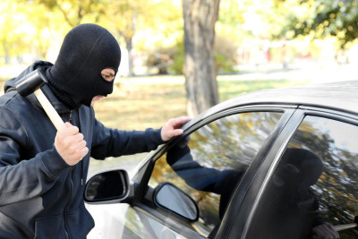 Xətai rayonunda avtomobildən 630 manat pul oğurlayıblar