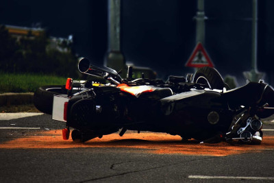 Bakıda avtomobil 22 yaşlı motosikletçini vurub