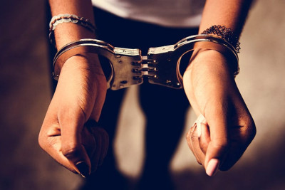 Polisin qızını 7 il müddətinə həbs etdilər