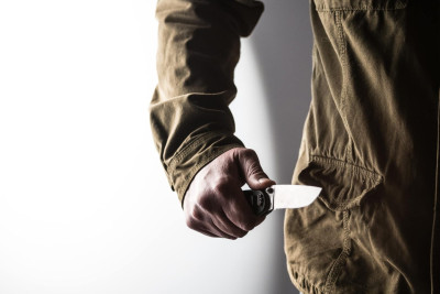 Xətai rayonunda iki nəfər aptekdə bıçaqlanıb