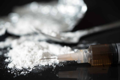 Bakıda pəncərə oğurlayan şəxsdə heroin aşkarlanıb
