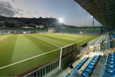 Bayıl stadionunun sıradan çıxmış ot örtüyünü dəyişdirilir