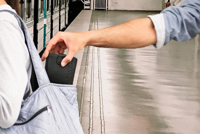 Bakı metrosunun polisi telefon oğrusunu yaxalayıb