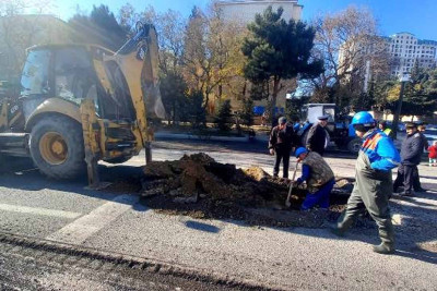 Nəsimi rayonunda yollara asfalt örtüyünün vurulması davam edir