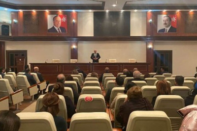 Bakıda 3-cü doza vaksinin vurulması ilə bağlı müşavirə keçirilib