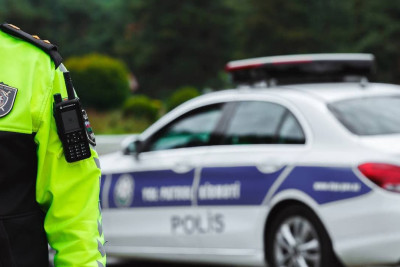 Yol Polisi küləkli və yağmurlu hava ilə əlagədər sürücülərə müraciət edib