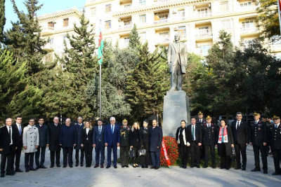 Bakıda Mustafa Kamal Atatürkün anım günü keçirilib