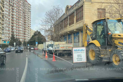 Badamdar qəsəbəsində küçəni su basıb