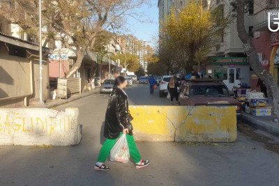 Nərimanov rayonunda küçələr təmirə bağlanıb - yollarda tıxac yaranıb