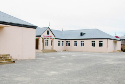 Bakıda daha bir məktəb əyani təhsilə qayıdıb