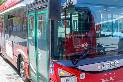 Sərnişinlər saatlarla avtobus gözləyir: BNA avtomobil sürücülərini günahlandırır