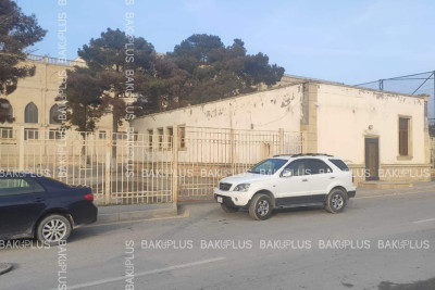 Xəzər rayonunda nasaz lyuk təhlükə yaradır