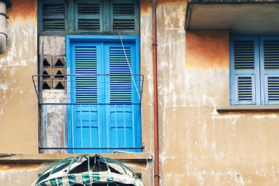 Bakıda sakinlər yarım ildir sökülən balkonlarla yaşayır