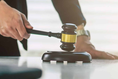 “Yeni Klinika”nın sabiq direktoruna hökm oxunub