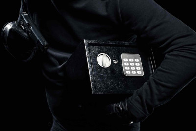 Bakıda bank hesabından 2000 manatdan artıq oğurluq edənlər saxlanılıb