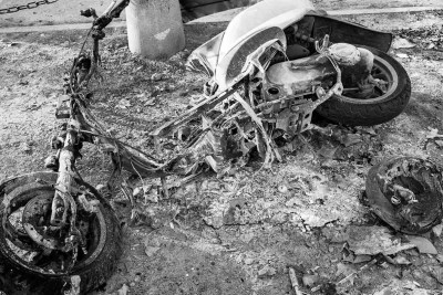 Bakıda minik avtomobili mopedə çırpılıb