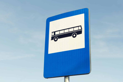 Xətai rayonunda yerə çəkilmiş səhv nişan həm avtobus həm də taksi sürücülərini çaşbaş qoyub