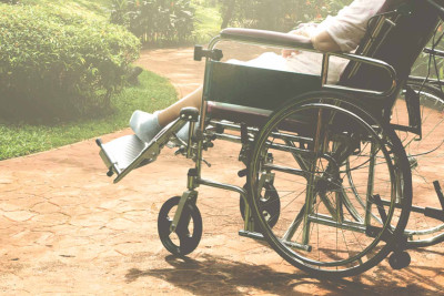 Fiziki qüsurlu qadın Nərimanov rayonunda küçədə qalıb