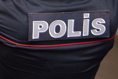 Bakı sakini iki polisi bıçaqlayıb