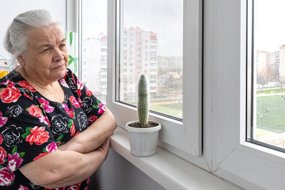 Bakıda yaşlı qadını döyən baxıcı barədə polisə müraciət olunub
