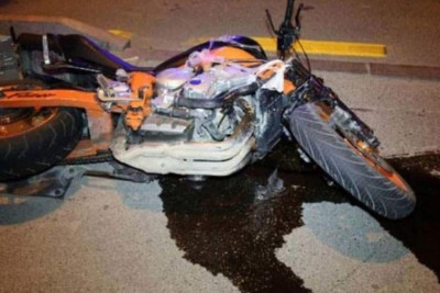 Nəsimi rayonunda motosiklet və minik avtomobili toqquşub