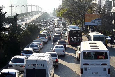 Bakıda tıxaclar avtobusları ləngidir
