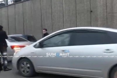 Yasamal rayonunda Sumqayıtdan gələn avtomobil qəzaya uğrayıb