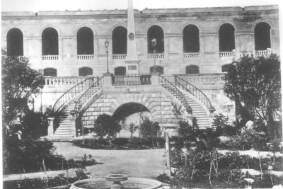Bakıda Nizaminin heykəlinin yerində mövcud olmuş Sisianovun abidəsi