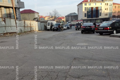 Səbail rayonunda sakinlər yollardan şikayət edirlər