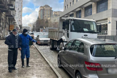 Bakıda məsuliyyətsiz sürücü yolu iflic edib