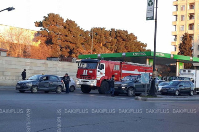 Yasamal rayonunda FHN-nin yanğınsöndürən maşını minik avtomobili ilə toqquşub