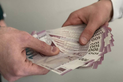 Bakıda sabiq məktəb direktoru axtarışa verilib