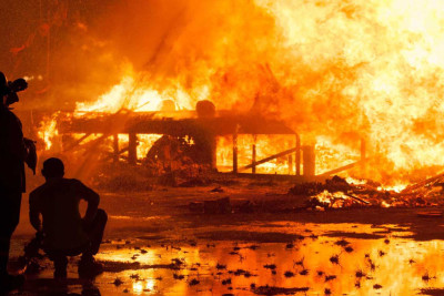 Nərimanov rayonunda istifadəyə yararsız kisələr yanıb