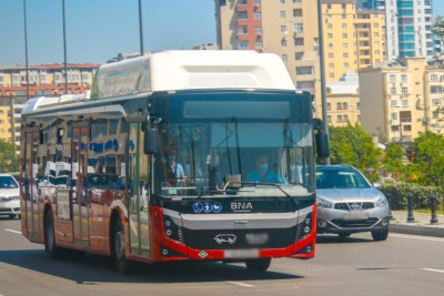 Paytaxtda “Baku Bus”a məxsus avtobusun iştirakı ilə qəza baş verib
