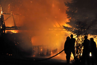 Xətai rayonunda yaşayış binasında yanğın baş verib