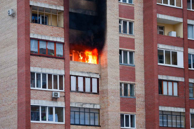 Bakıda yanğın zamanı 17 nəfər təxliyə edilib