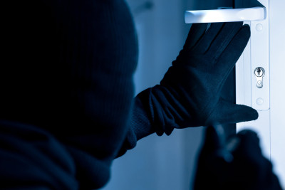 Bakıda 3800 manatlıq tütün məmulatları oğurlanıb