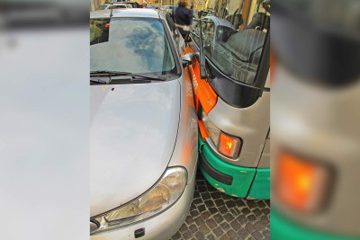 Bakıda sərnişin avtobusu avtomobillərə çırpılıb