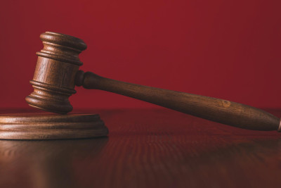 Bakıda külli miqdarda pulun mənimsənilməsi ilə bağlı məhkəmə prosesi başlayıb